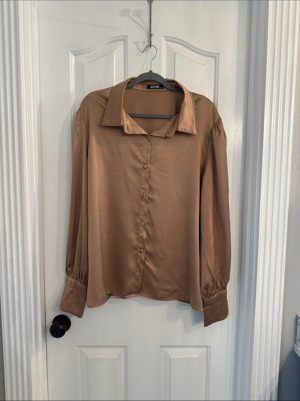Long Sleeve Button Down Blouse in Brown Like New